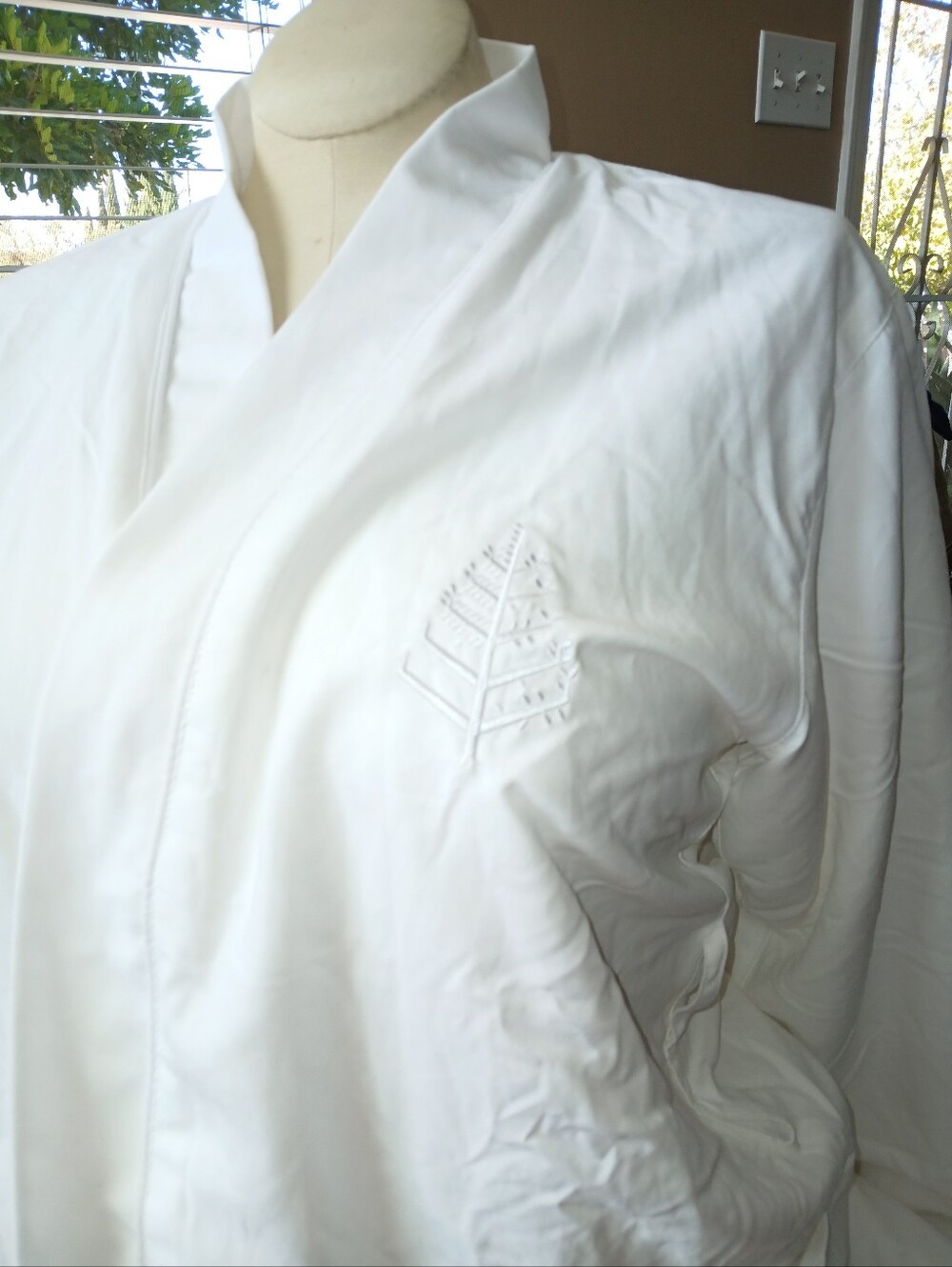 Four Seasons Spa Robe - Picture 2 of 9